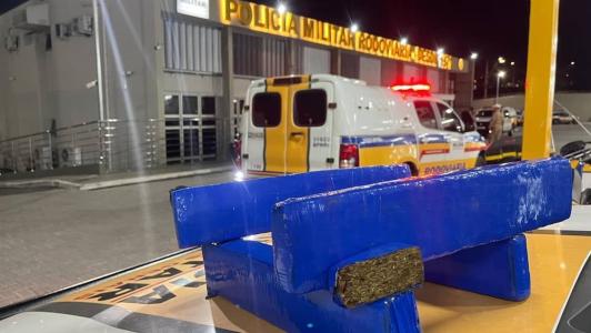 As drogas e o suspeito foram encaminhados para a Polícia Civil