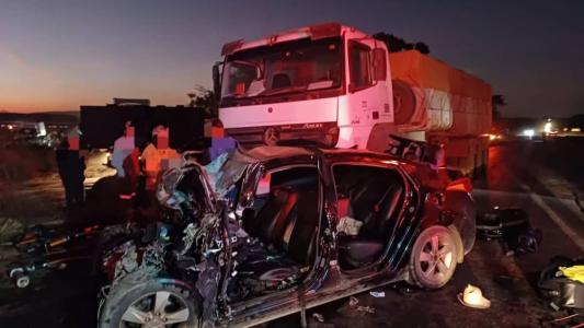 As duas crianças estavam no carro atingido pela carreta