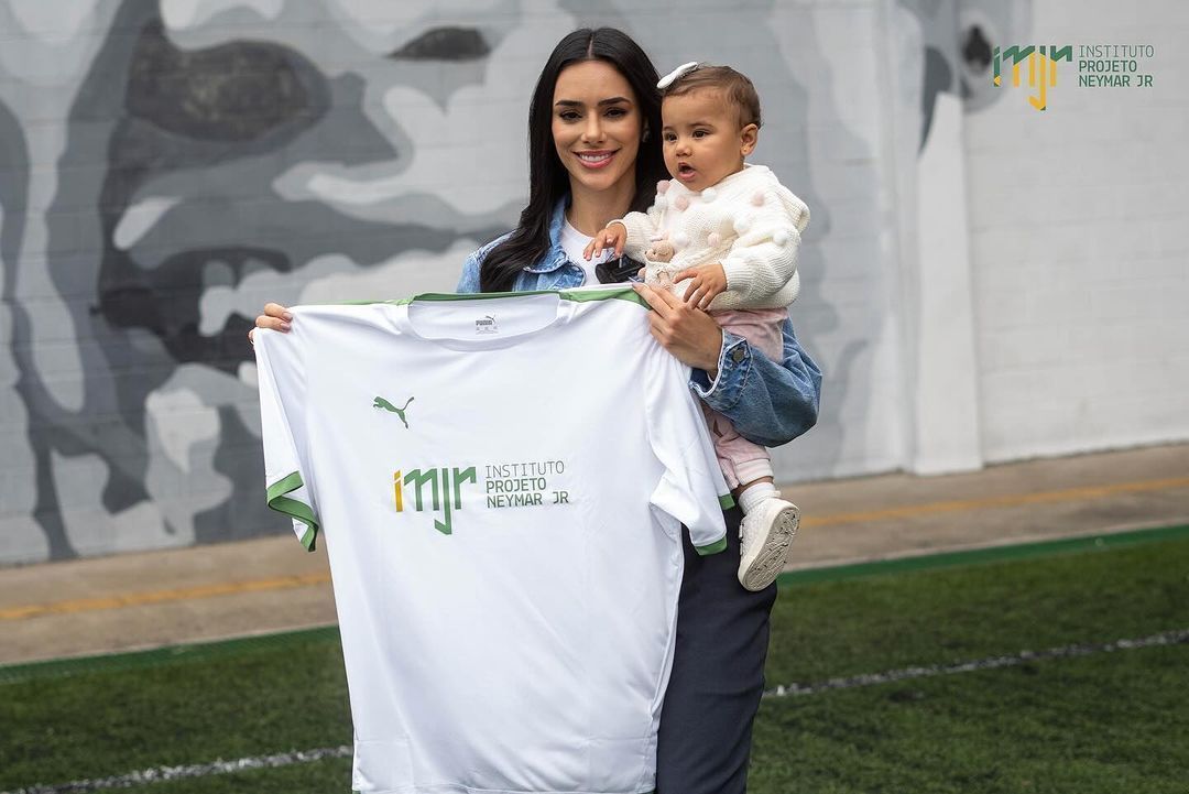 Filha de Neymar e Bruna Biancardi visita Instituto Neymar Jr; veja fotos