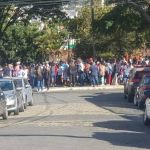 Manifestantes protestam por moradia popular no Aeroporto Carlos Prates 