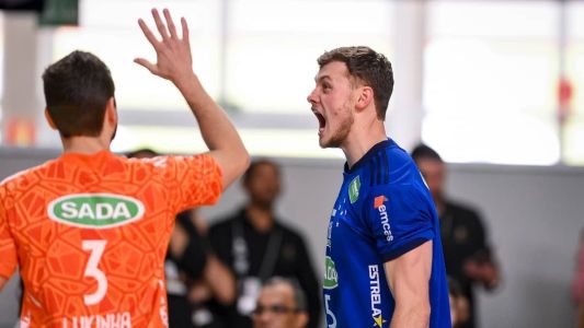 As parciais foram 25/18, 25/19 e 25/20