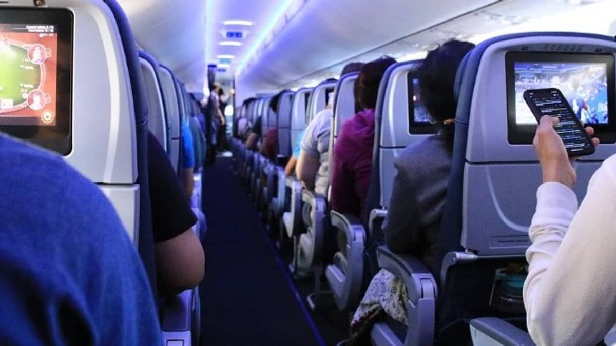Governo tem plano para vender passagem aérea a R$ 200 para estudantes, aposentados e funcionários públicos 