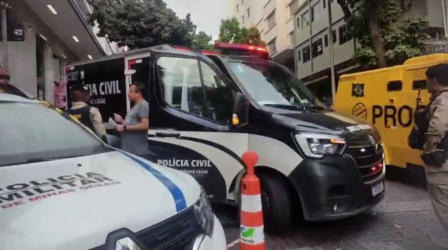 Mulher que se jogou de hotel com a filha discutiu com o companheiro antes de se hospedar