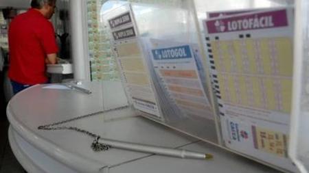 As seis apostas acertaram os 15 números do bilhete; próximo concurso será sorteado na noite deste sábado (12)