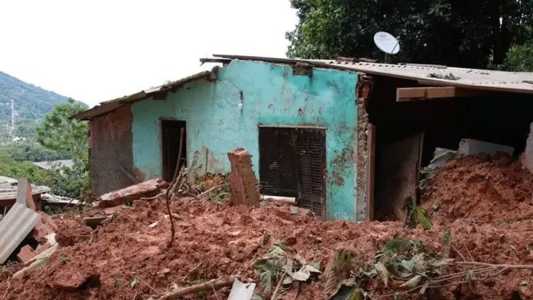As unidades do Condomínio Quaresmeira, em Bertioga, serão disponibilizadas pelo período de oito meses para as famílias que perderam suas casas