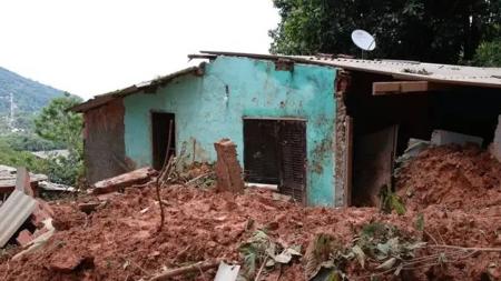 As unidades do Condomínio Quaresmeira, em Bertioga, serão disponibilizadas pelo período de oito meses para as famílias que perderam suas casas