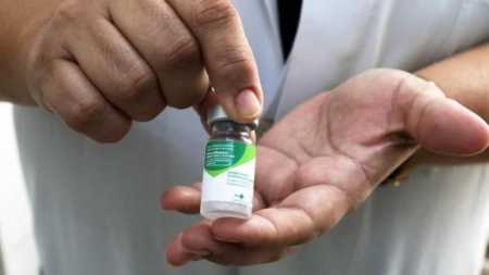 As vacinas são distribuídas de forma gratuita em por três redes de drogarias