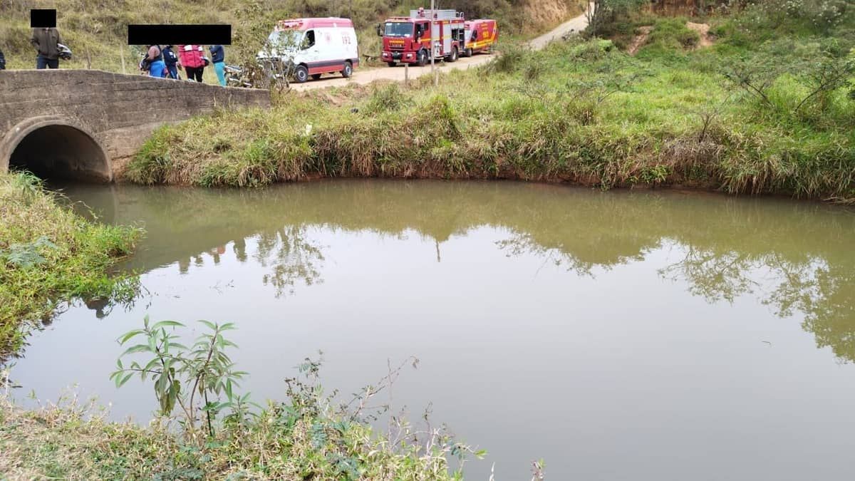 Irmãos morrem afogados em riacho enquanto se banhavam, no interior de Minas Gerais