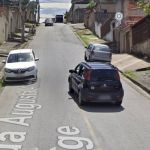 Criança de 10 anos é atacada por cães após entrar em lote para buscar pipa em BH