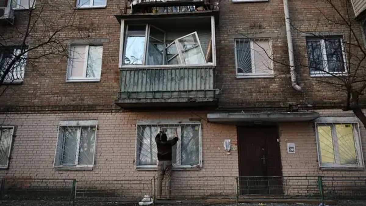 Moradores de Kiev escutam explosões no centro da cidade nesta segunda