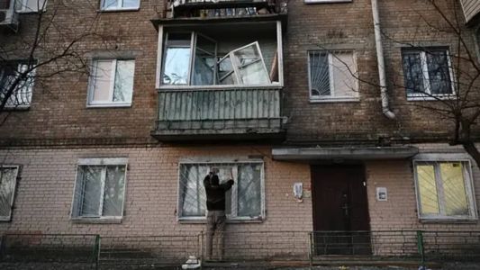 "O ataque contra Kiev continua", declarou alguns minutos mais tarde o prefeito