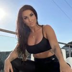 Professora de colégio católico abandona profissão e comemora sucesso no OnlyFans: 'Chamado de Deus'