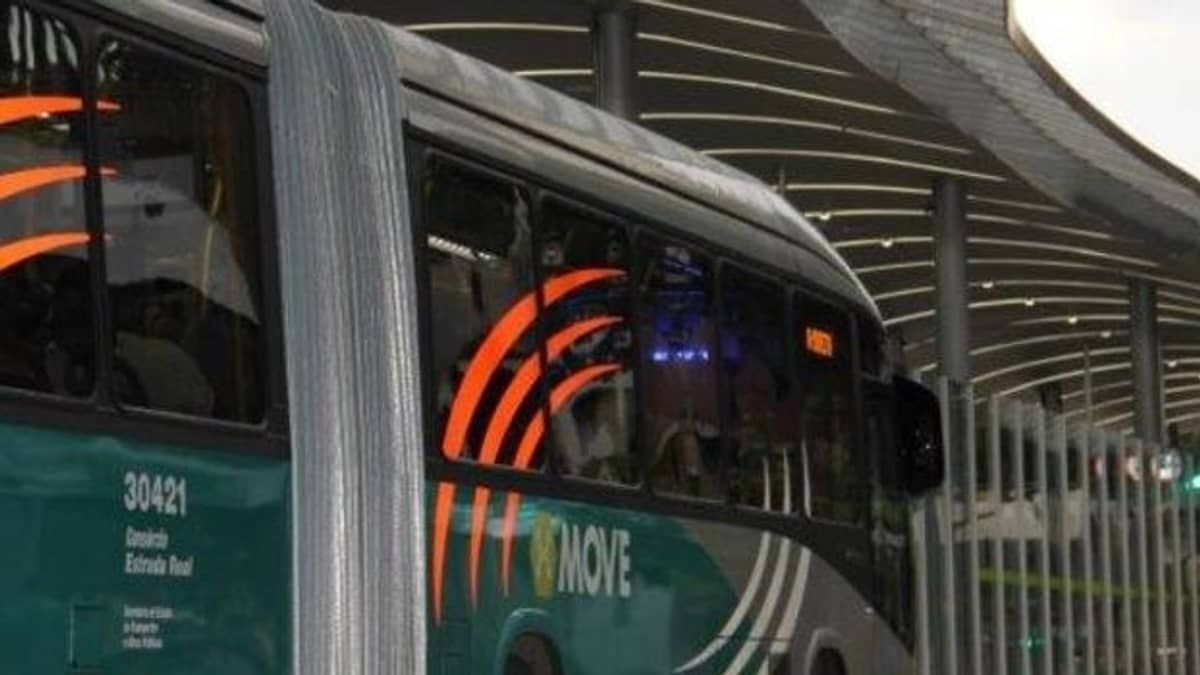 Homem suspeito de assediar mulheres é preso após passar mão nos seios de passageira em ônibus de BH