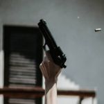 Sérvios protestam dias após ataques que deixaram 17 mortos