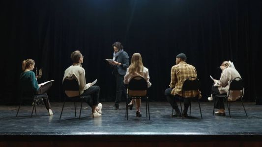 A greve começou após o fracasso dos diálogos entre o sindicato de roteiristas dos Estados Unidos e a Aliança de Produtores de Cinema e Televisão