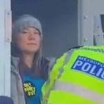 Ativista Greta Thunberg é detida durante manifestação em Londres