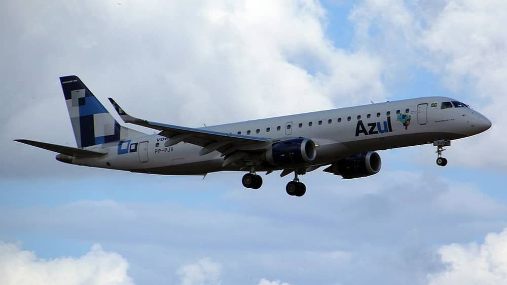 Avião da Azul voa em círculos por 3 horas para pouso não programado