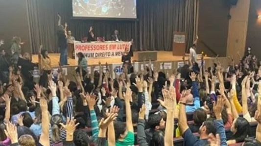 "Não temos tido alternativa que não seja a paralisação das atividades profissionais", diz em publicação nas redes sociais