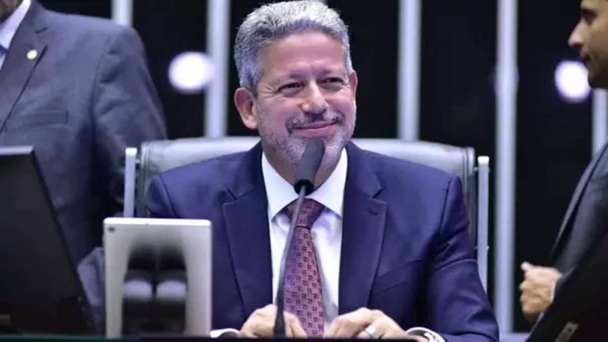 Arthur Lira defende lei de 'qualidade de vida' para ex-presidentes