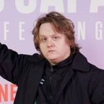 Lewis Capaldi anuncia pausa na carreira por tempo indeterminado