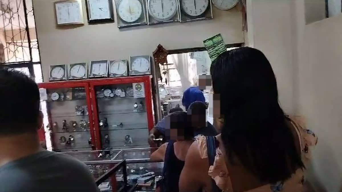 Homens armados assaltam relojoaria e fogem a pé na Grande BH; veja vídeo