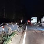 Batida frontal entre carreta e caminhonete deixa um morto na MGC-369