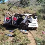 Homem morre após carro capotar e cair em ribanceira de 50 metros no interior de Minas