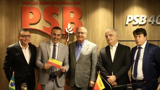 Assad (à direita) participou da cerimônia de filiação de Noraldino (entre Siqueira e Alckmin)