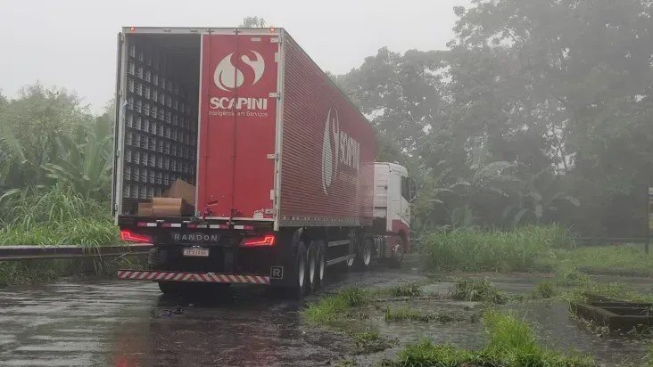 Três criminosos morrem e outros 17 são presos após roubo de carga em SP
