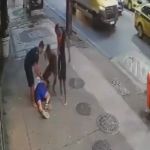 Vídeo: homem é agredido durante assalto no Rio de Janeiro