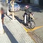 Ladrão que atirou em mulher que filmava roubo é flagrado em outro assalto no mesmo dia 