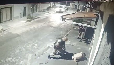 Vídeo: trio diz que queria comprar pinga, invade casa de idosos e um é preso pela PM em Contagem