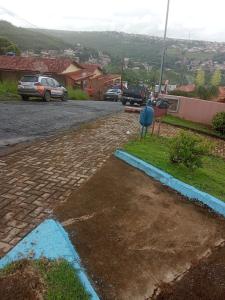 Dois homens em uma moto mataram a tiros um homem na Avenida Francisco Sales, Bairro Santa Efigência, Região Leste de Belo Horizonte.