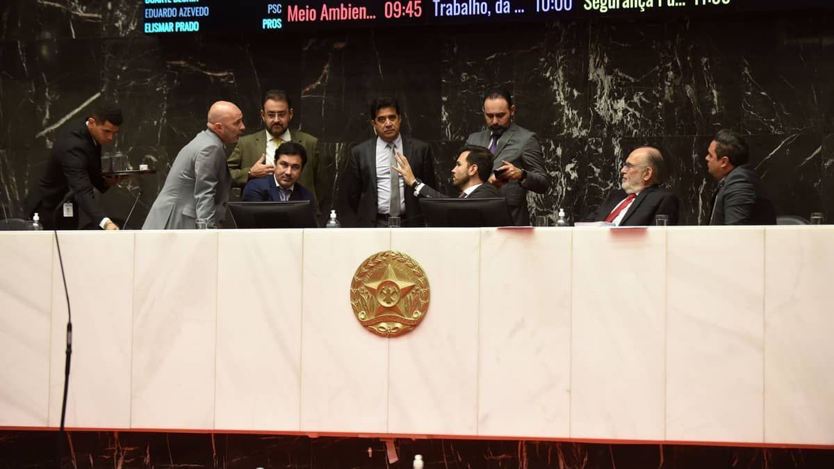 Deputados de Minas adiam votação sobre IPVA reduzido a locadoras que revendem carros