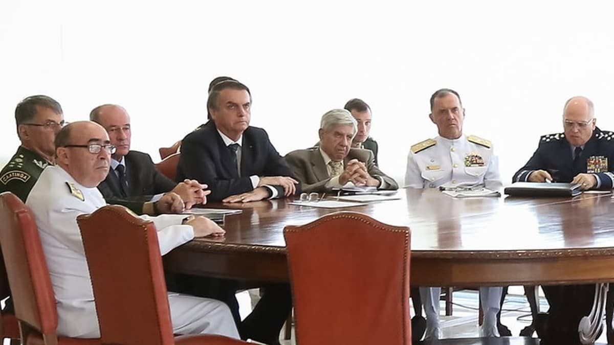 General Heleno nega participação de Cid em reuniões no Planalto, mas fotografia indica o contrário