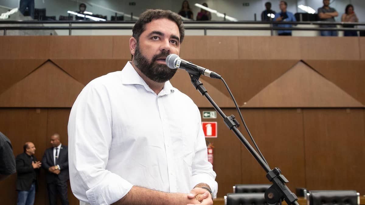 Líder de Fuad na Câmara pede suspensão de tramitação da reforma administrativa