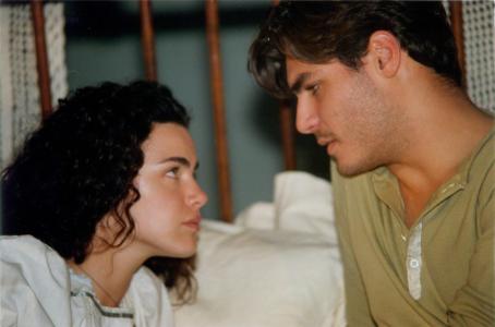 Ana Paula Arósio (Giuliana) e Thiago Lacerda (Matteo Batistela)
