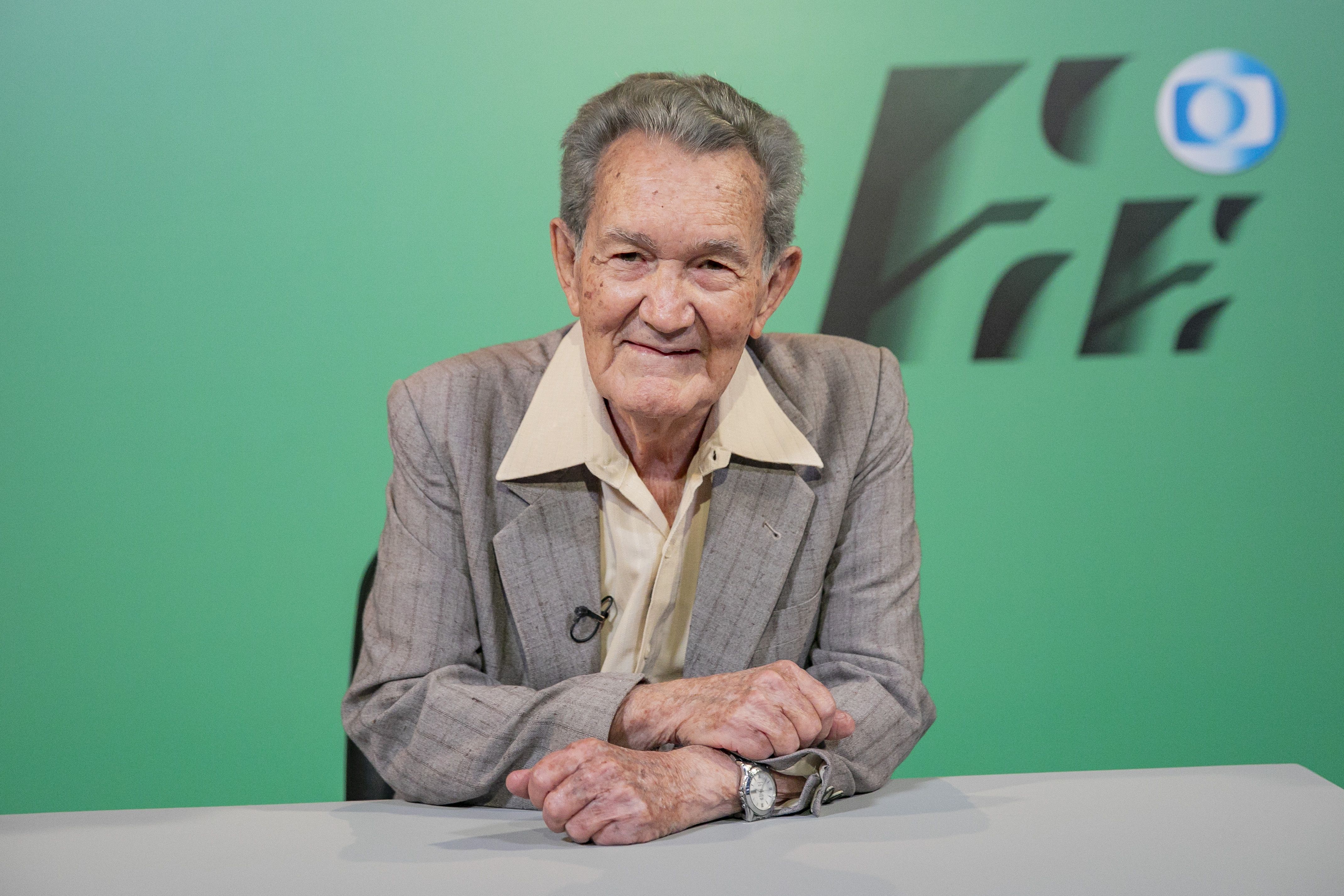 Léo Batista, da Globo, é internado em estado grave aos 92 anos