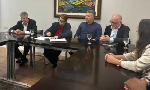 Autoridades do Executivo e do Legislativo participam da assinatura do 1º convênio de financiamento com o BNDES