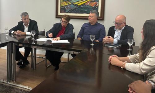 Autoridades do Executivo e do Legislativo participam da assinatura do 1º convênio de financiamento com o BNDES