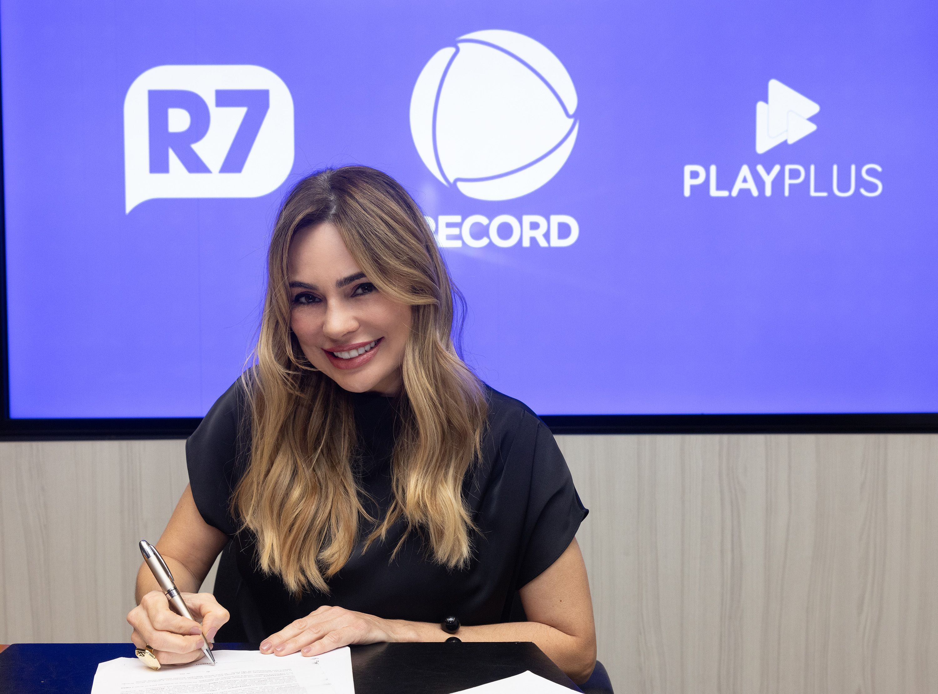 Rachel Sheherazade fecha novo contrato com a Record meses após ser demitida do canal