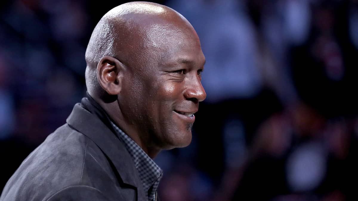 NBA: Michael Jordan negocia venda do Charlotte Hornets