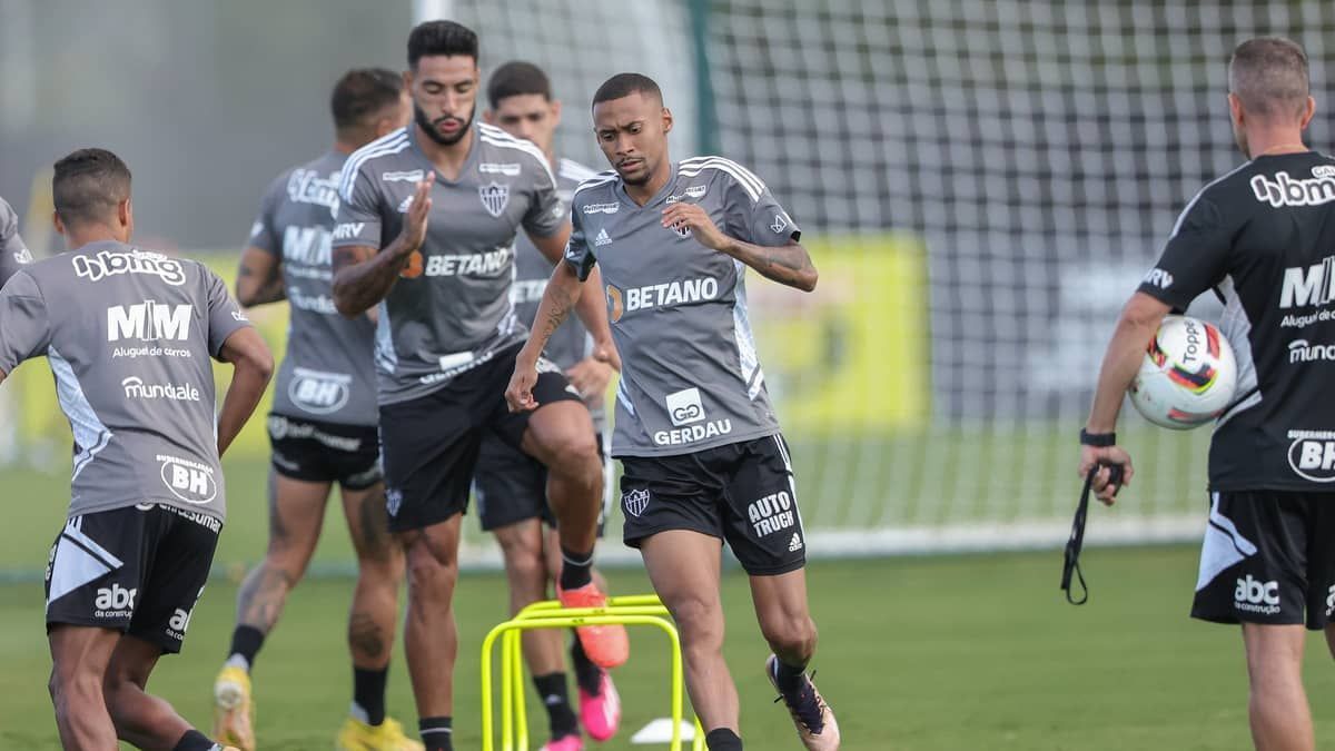 Atlético atingirá quase 90% da meta de 2023 com vendas de Ademir e Sasha