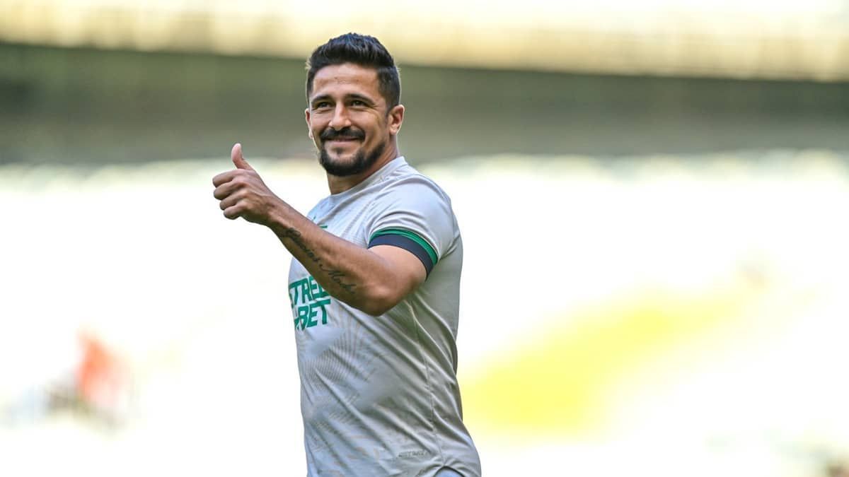 América acerta permanência do atacante Aloísio