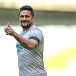 América acerta permanência do atacante Aloísio