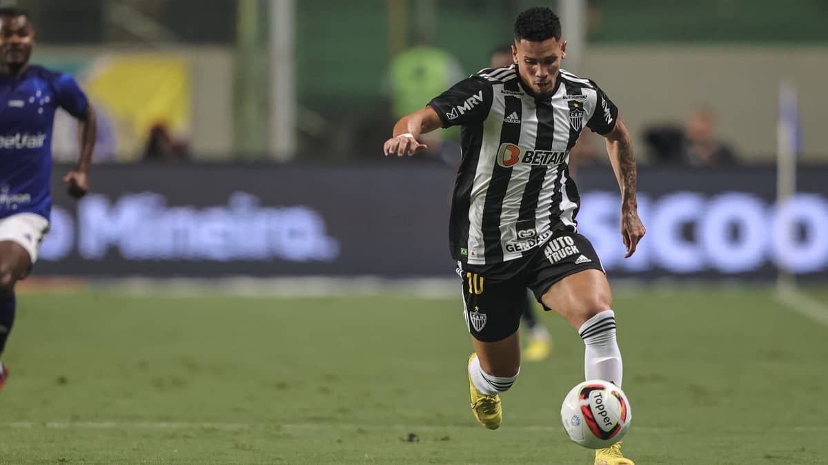 Paulinho comenta empate do Atlético no clássico: ‘faltou sorte’