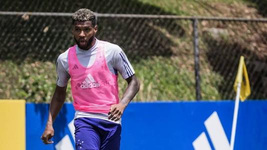 Atacante do Cruzeiro, Wesley passou por exames de imagem em Belo Horizonte