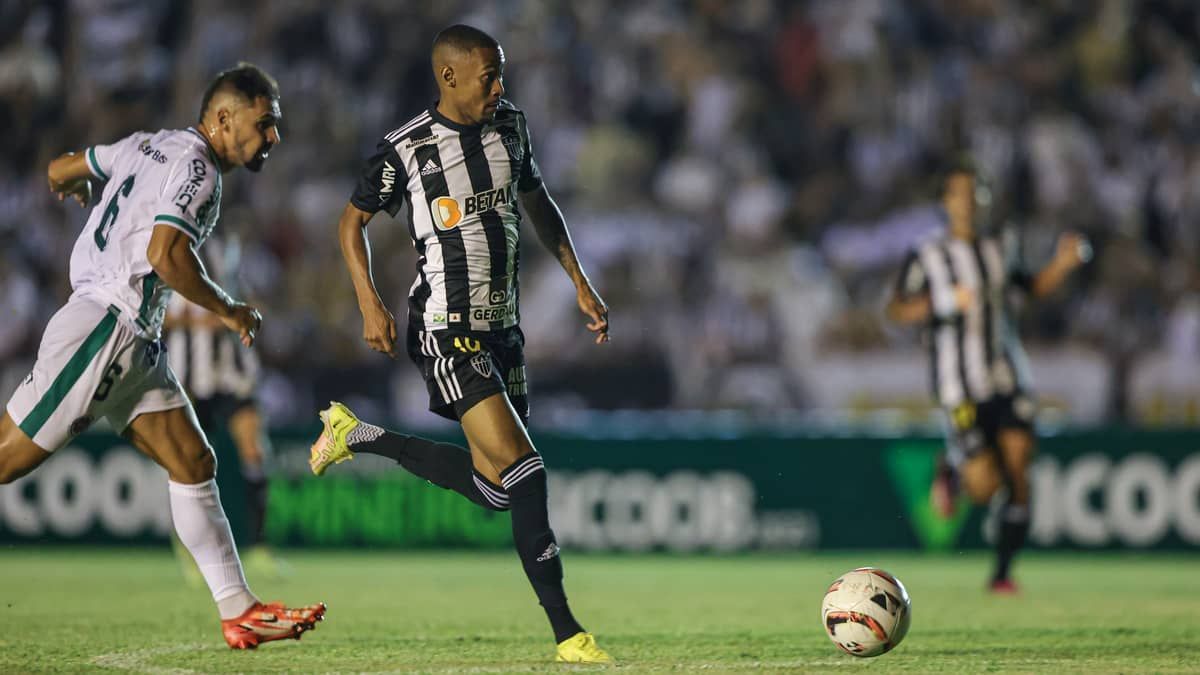 Cobiçado no México, Ademir teve saída do Atlético vetada por Coudet