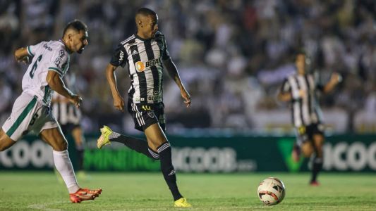 Atacante esteve perto de sair do Atlético, mas Coudet pediu a permanência dele