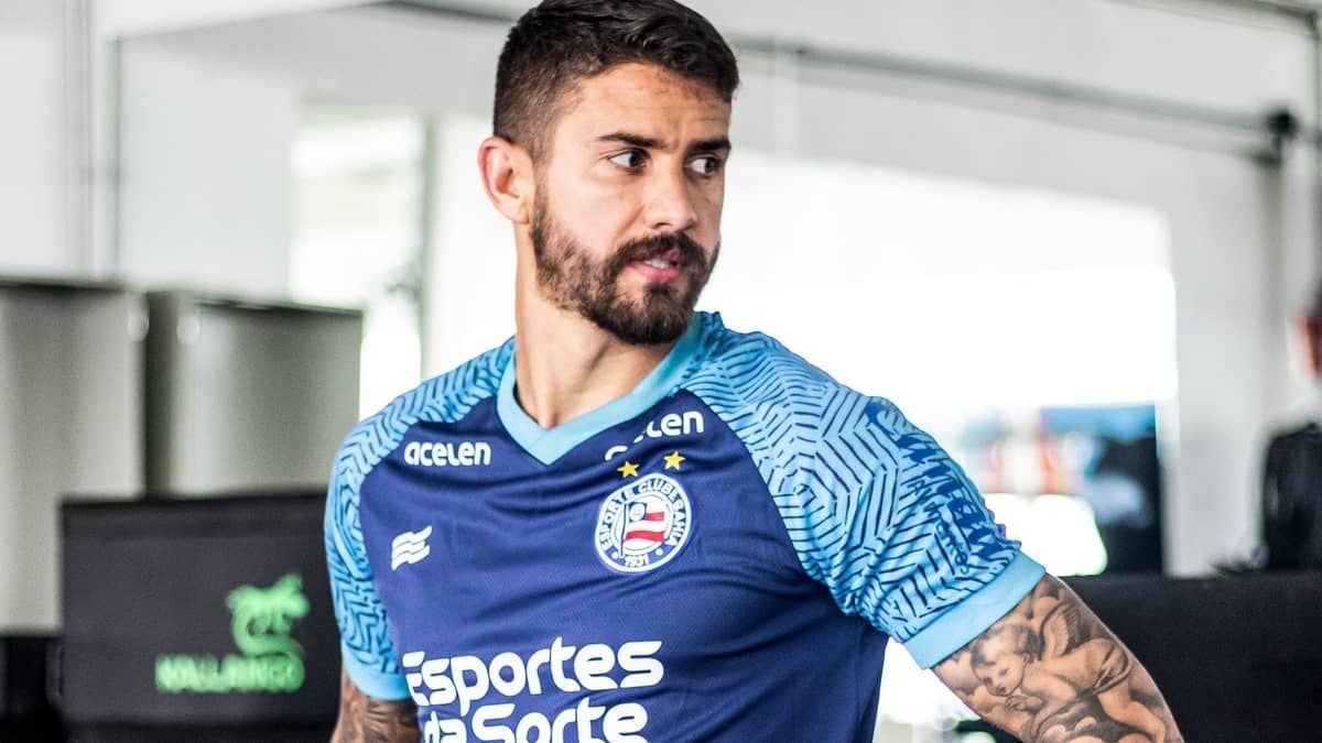 Everaldo treina normalmente com elenco do Bahia após acidente